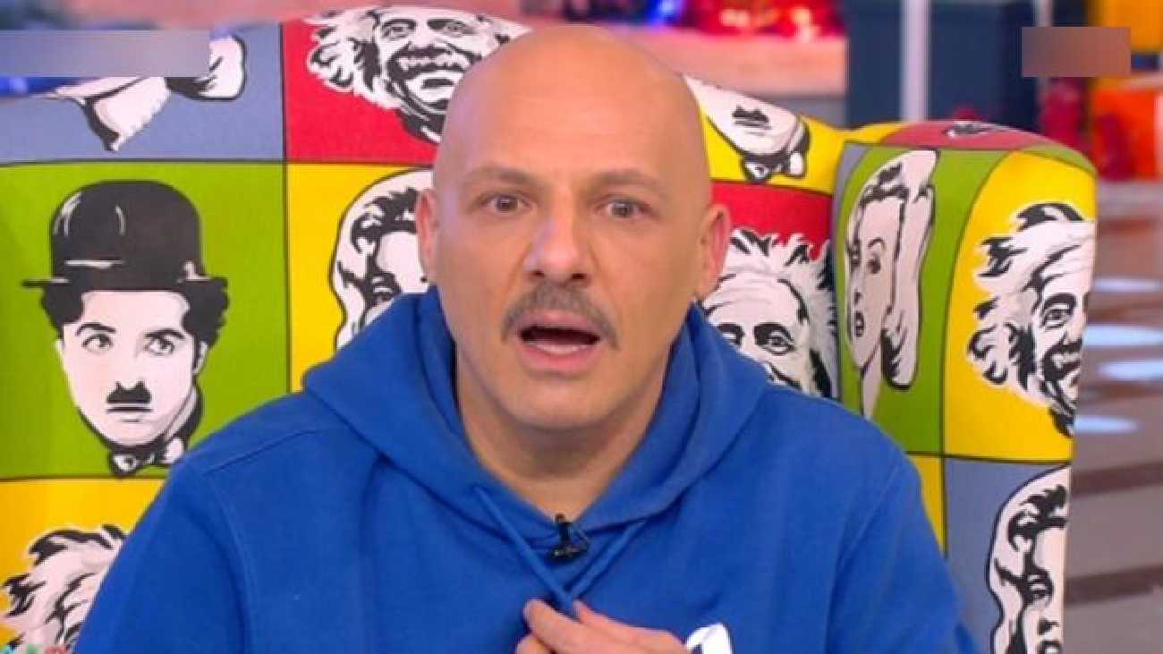 Πασίγνωστη παρουσιάστρια “τρέλανε” τον Νίκο Μουτσινά! Η φάρσα που τον άφησε άφωνο στο “Καλό μεσημεράκι”