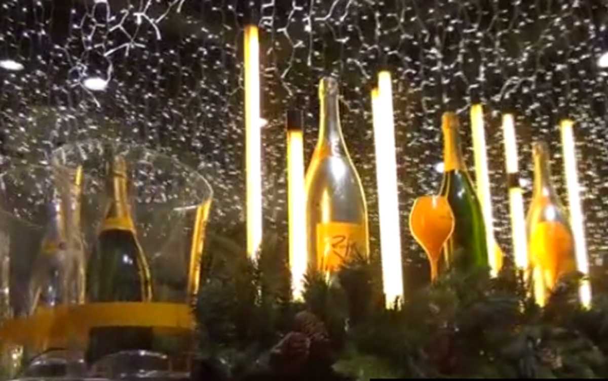 Μύκονος: Εκπληκτικός χριστουγεννιάτικος στολισμός σε σούπερ μάρκετ! Δείτε τις εικόνες που μαγεύουν (Βίντεο)