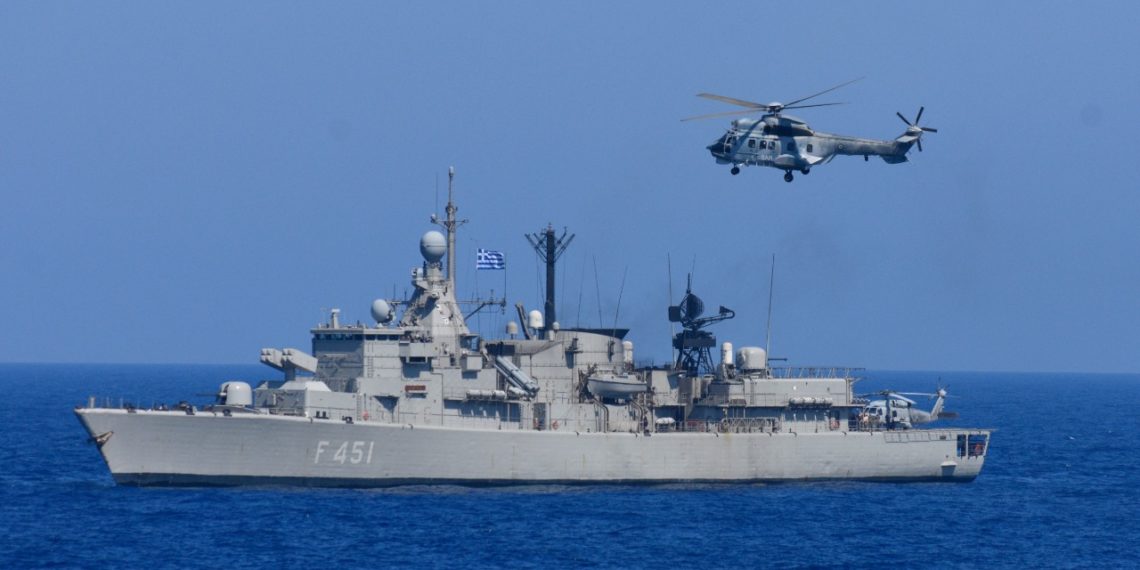 “Άστραψε και βρόντηξε” το Πολεμικό Ναυτικό σε αεροναυτικές ασκήσεις – Δείτε εντυπωσιακά πλάνα! [vid]