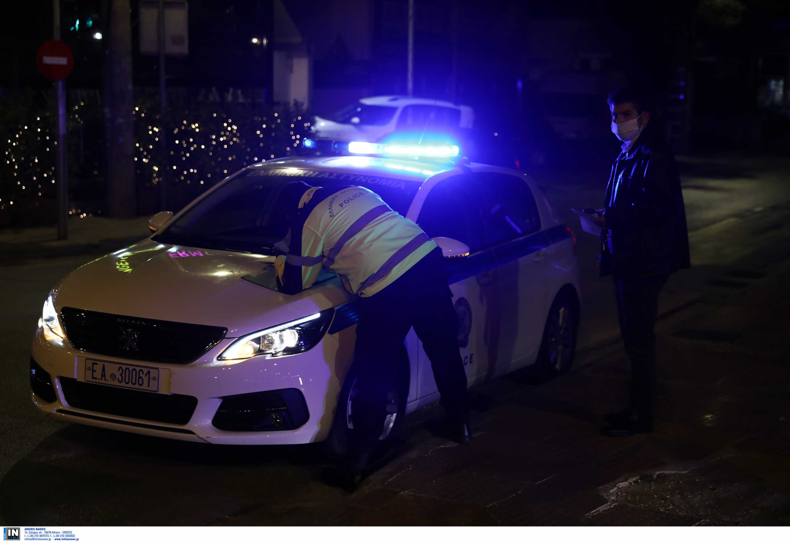 Lockdown: Πρόστιμα σε πασίγνωστο τραγουδιστή και άλλους 17 – Βρέθηκαν σε χαρτοπαικτική λέσχη στην Κυψέλη (vid)