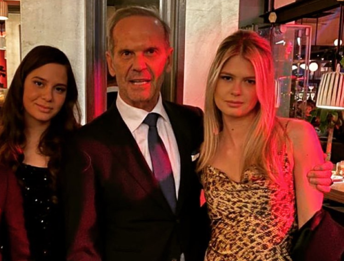 Πέτρος Κωστόπουλος: Μας δείχνει τι αποφάσισε να κάνει με τα παλιά του κοστούμια