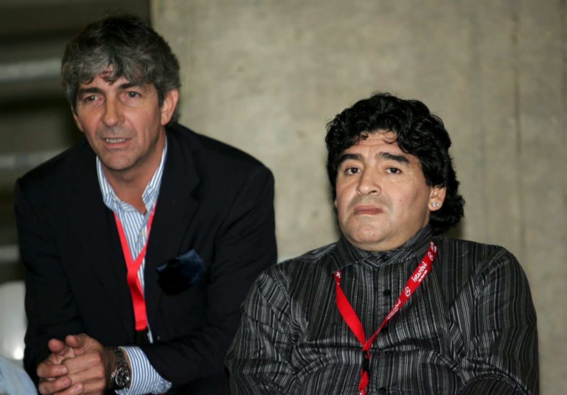 epa000441637 epa000441604 Former Argentinian soccer star Diego Maradona (R) and former Italian striker Paolo Rossi (L) watch a training session of AC Milan at Ataturk Olympic Stadium in Istanbul, Tuesday 24 May 2005. AC Milan will play FC Liverpool during the Champions League football final on Wednesday 25 May.  EPA