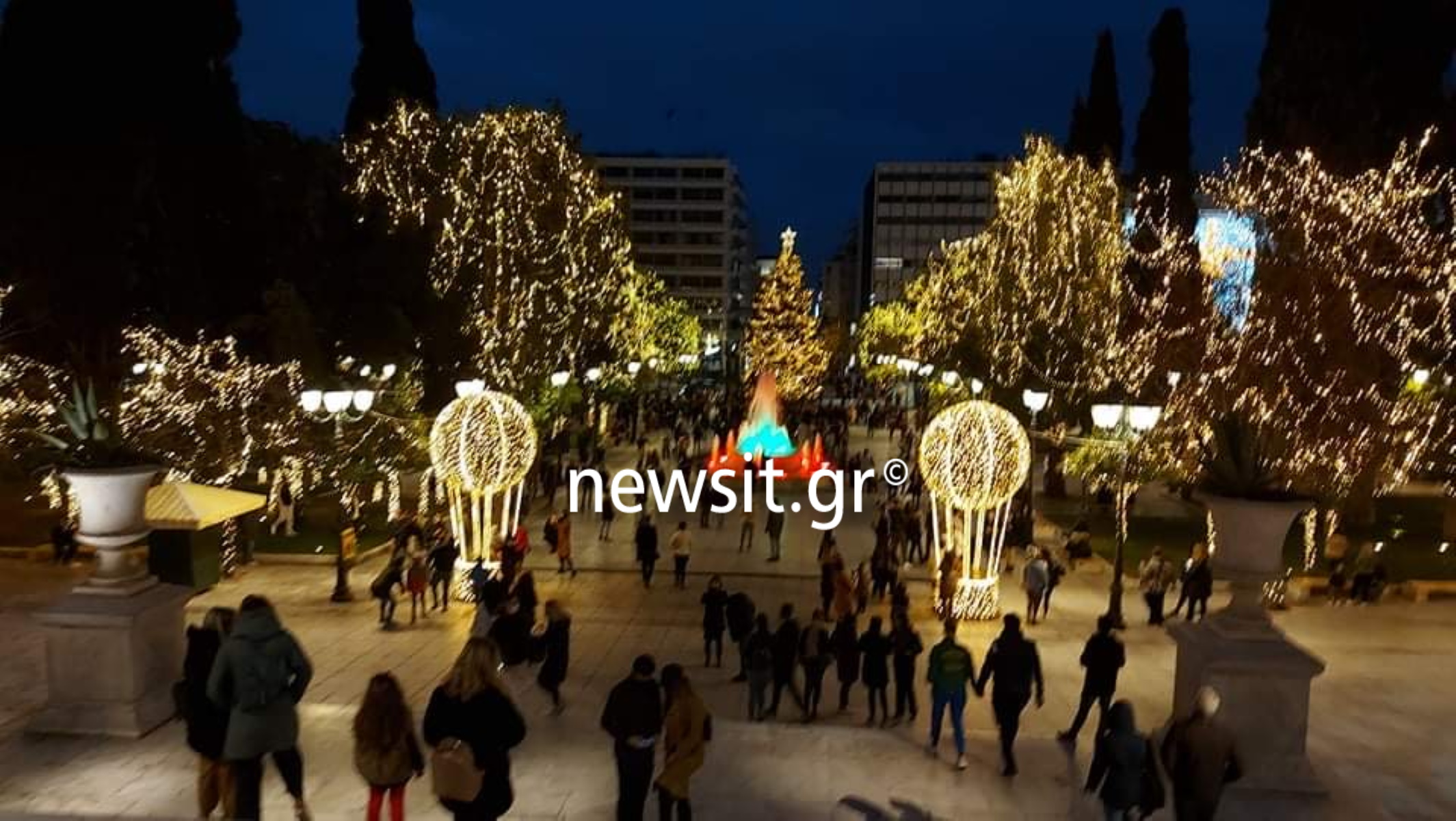 Ποιο lockdown: Πλημμύρισε από κόσμο το Σύνταγμα παρά τα αυστηρά μέτρα (pics)