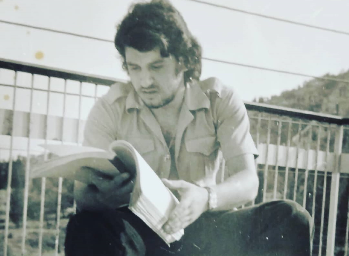 Αγνώριστος ο αγαπημένος Έλληνας ηθοποιός 46 χρόνια πριν!