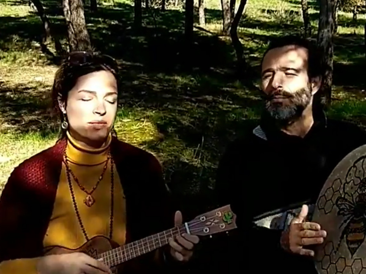 Θανάσης Ευθυμιάδης: Τραγουδά… μποέμ με τη σύζυγό του, Άννα Δημητρίεβιτς!