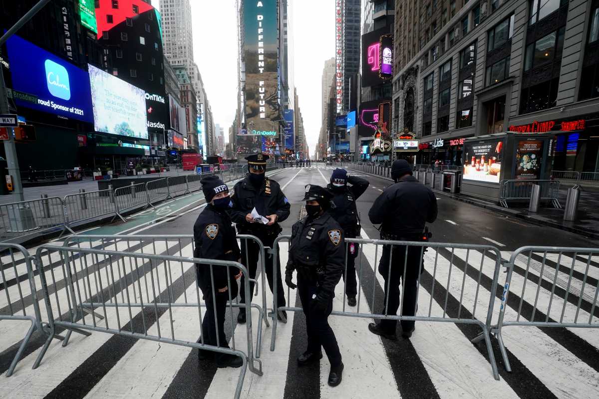 ΗΠΑ: Οδοφράγματα στην Times Square – Είσοδος σε λίγους προσκεκλημένους για την Πρωτοχρονια (pics)