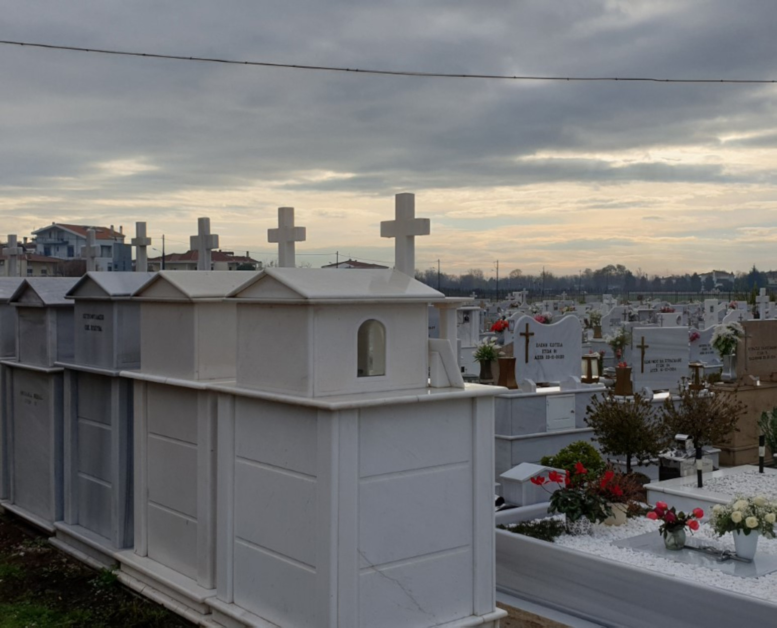 Απόγνωση στα Τρίκαλα: Γέμισε και το νεκροταφείο στα Σαράγια