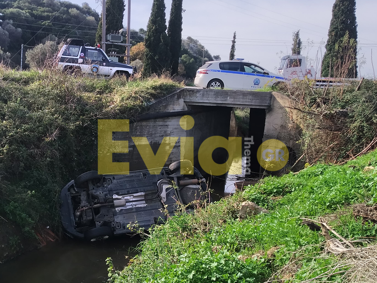 Αλιβέρι: Αυτοκίνητο «έφυγε» στο ποτάμι (pics)