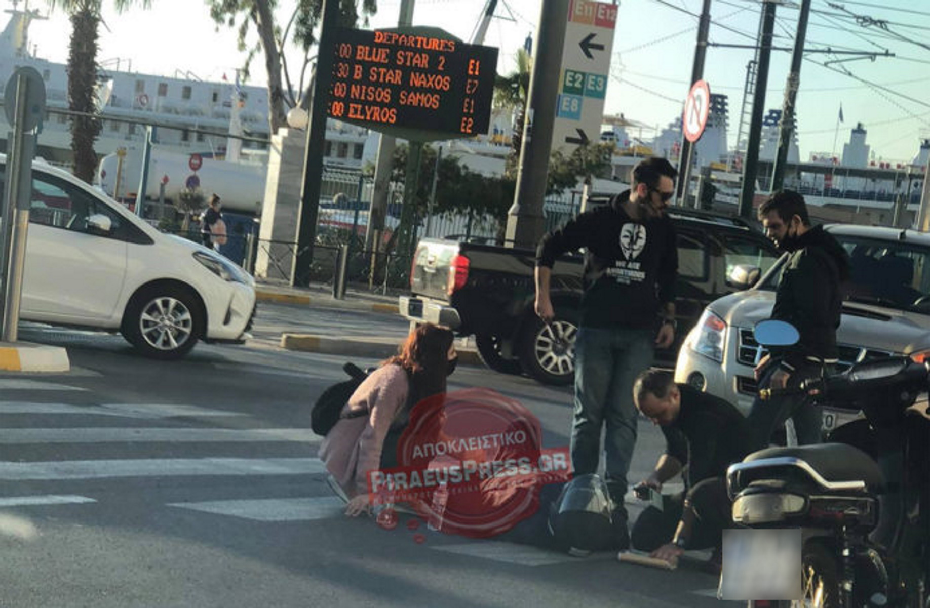 Πειραιάς: Τροχαίο με τραυματία πεσμένο στην άσφαλτο (pics)