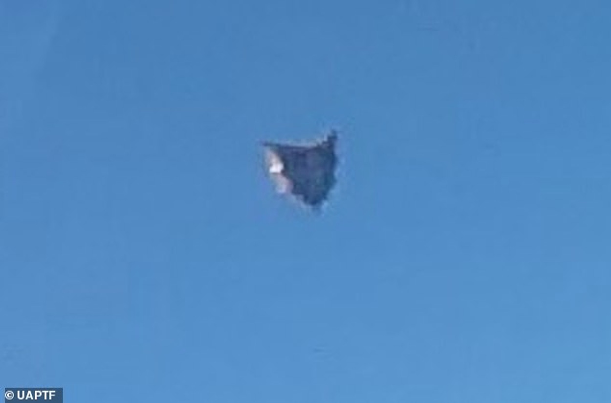 Δέος από διαρροή φωτογραφίας από το Πεντάγωνο! UFO το άγνωστο αντικείμενο πάνω από τον Ατλαντικό;