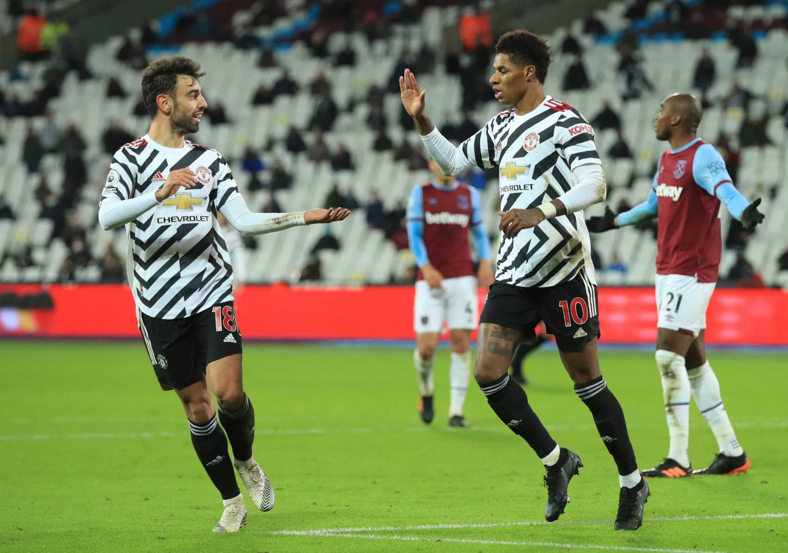 Soccer Football - Premier League - West Ham United v Manchester United - London Stadium, London, Britain - December 5, 2020 Manchester United's Marcus Rashford celebrates scoring their third goal with Bruno Fernandes Pool via REUTERS