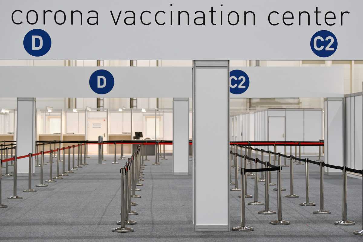 Κορονοϊός: Ελλείψεις σε εμβόλια μέχρι τον Απρίλιο «βλέπουν» στην Γερμανία – Νέοι περιορισμοί για ταξιδιώτες