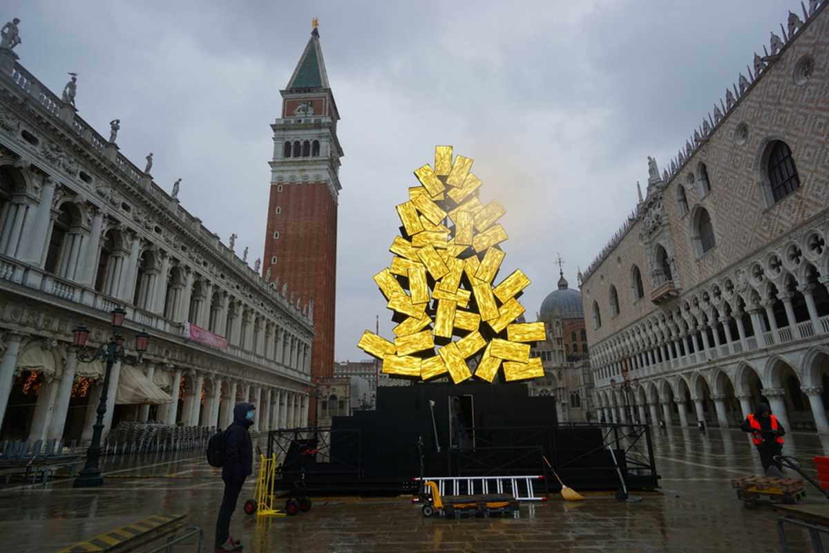 Βενετία: Με Χριστουγεννιάτικο φως πλημμύρισαν η πλατεία Αγίου Μάρκου και το Μεγάλο Κανάλι