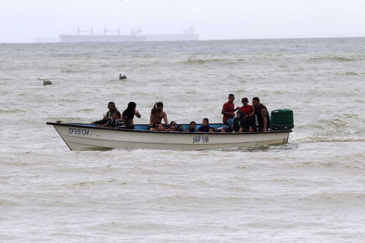 Ιταλία: Τρία παιδιά και τρεις γυναίκες πέθαναν από δίψα σε βάρκα που μετέφερε πρόσφυγες