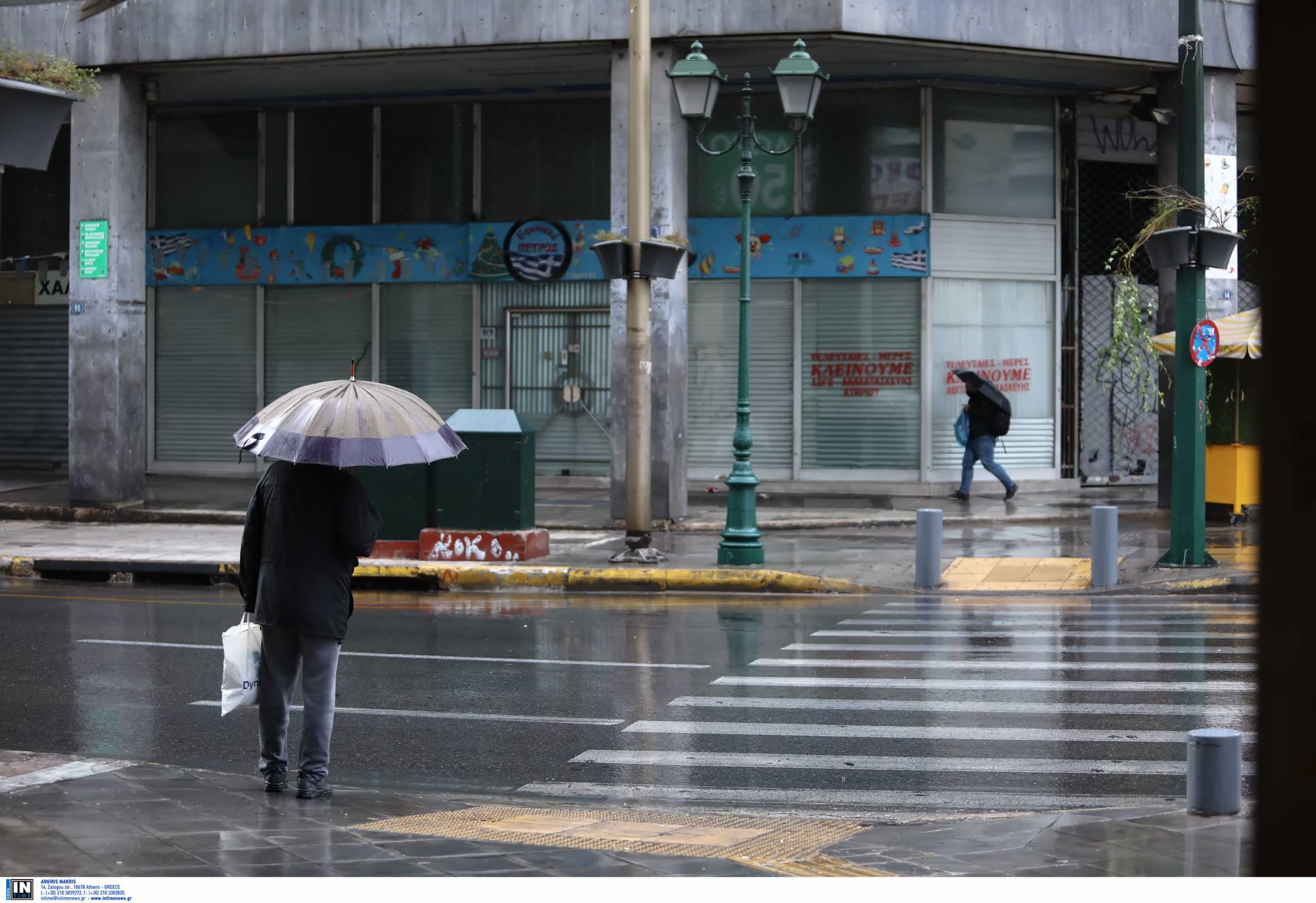 Καιρός: Βρέχει καταρρακτωδώς στην Αττική – Προβλήματα σε παραλιακή και κέντρο