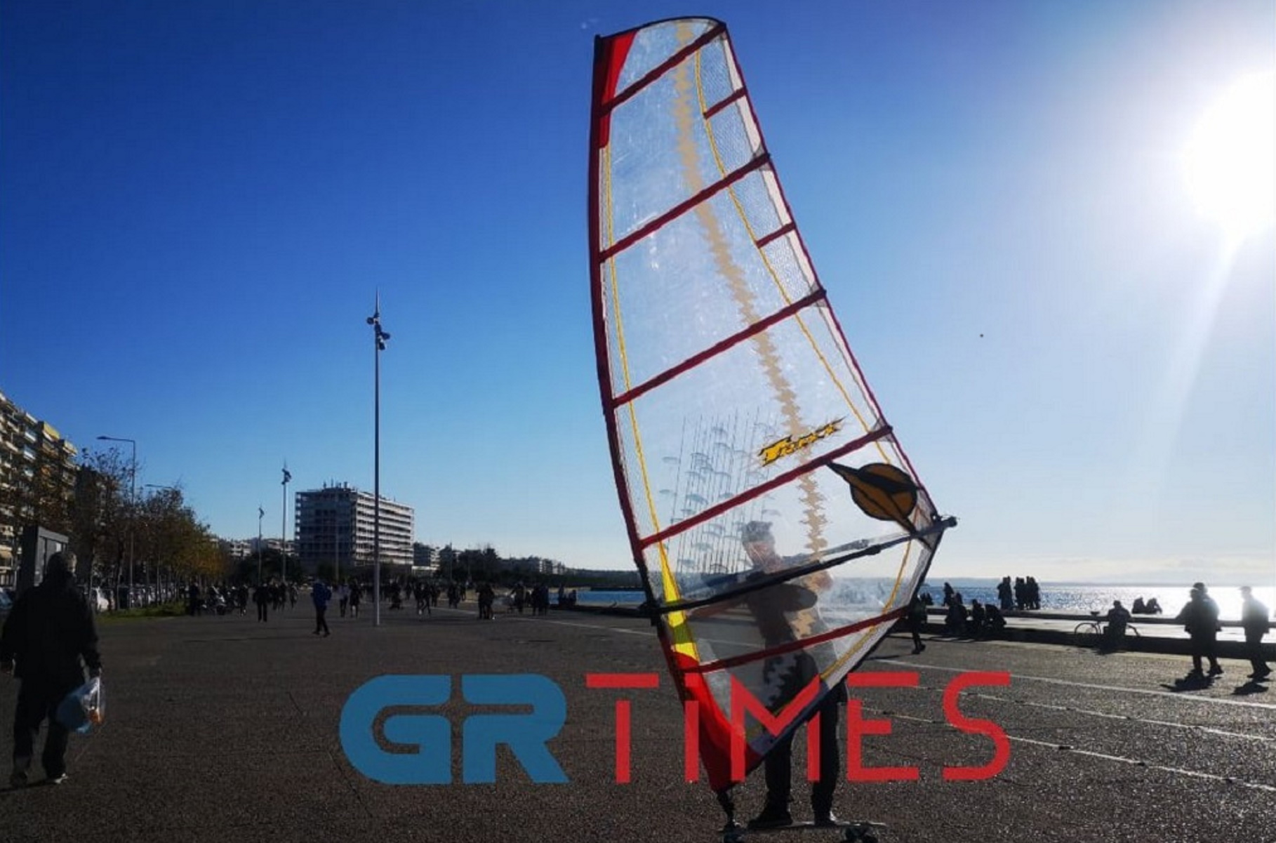 Wind Skate: Δαμάζοντας τον άνεμο στο πλακόστρωτο της Νέας Παραλίας (pics, video)
