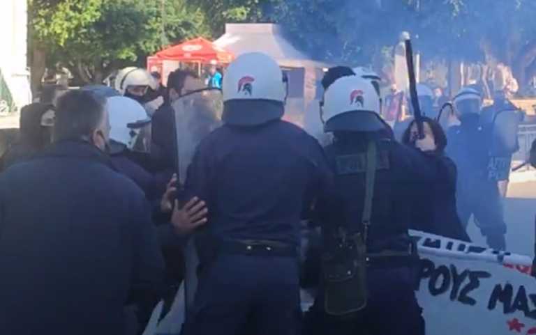 Αλέξανδρος Γρηγορόπουλος: Επεισόδια και ξύλο στα Χανιά! Η σύγκρουση διαδηλωτών με αστυνομικούς στην κάμερα (Βίντεο)