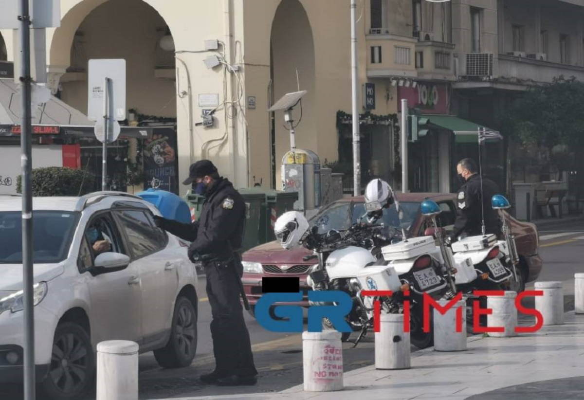 «Έμειναν σπίτι» οι Θεσσαλονικείς τα Χριστούγεννα – Σαρωτικοί έλεγχοι της ΕΛΑΣ (pics, vid)