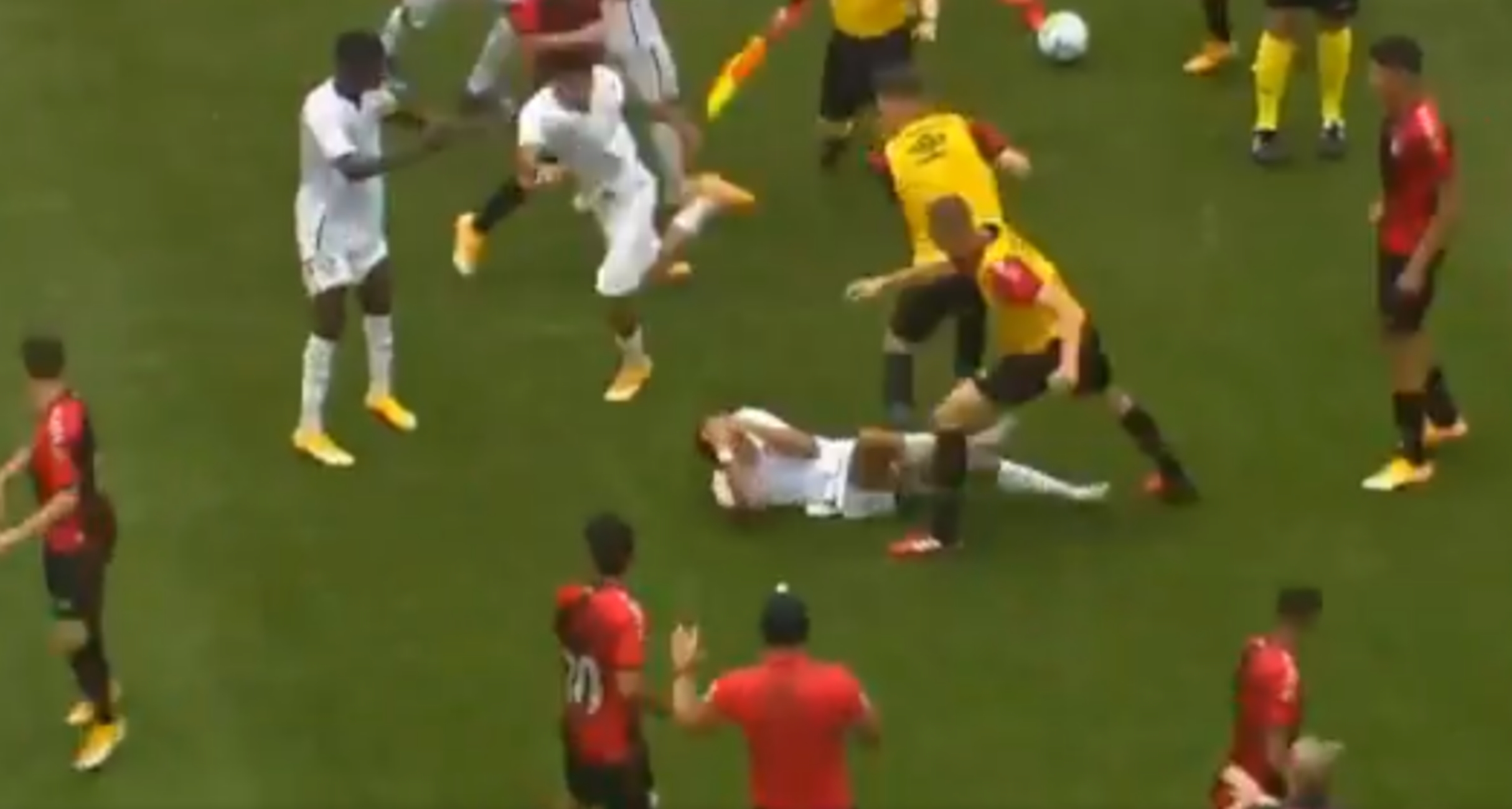 Άγριο ξύλο σε αγώνα εφήβων στη Βραζιλία (video)