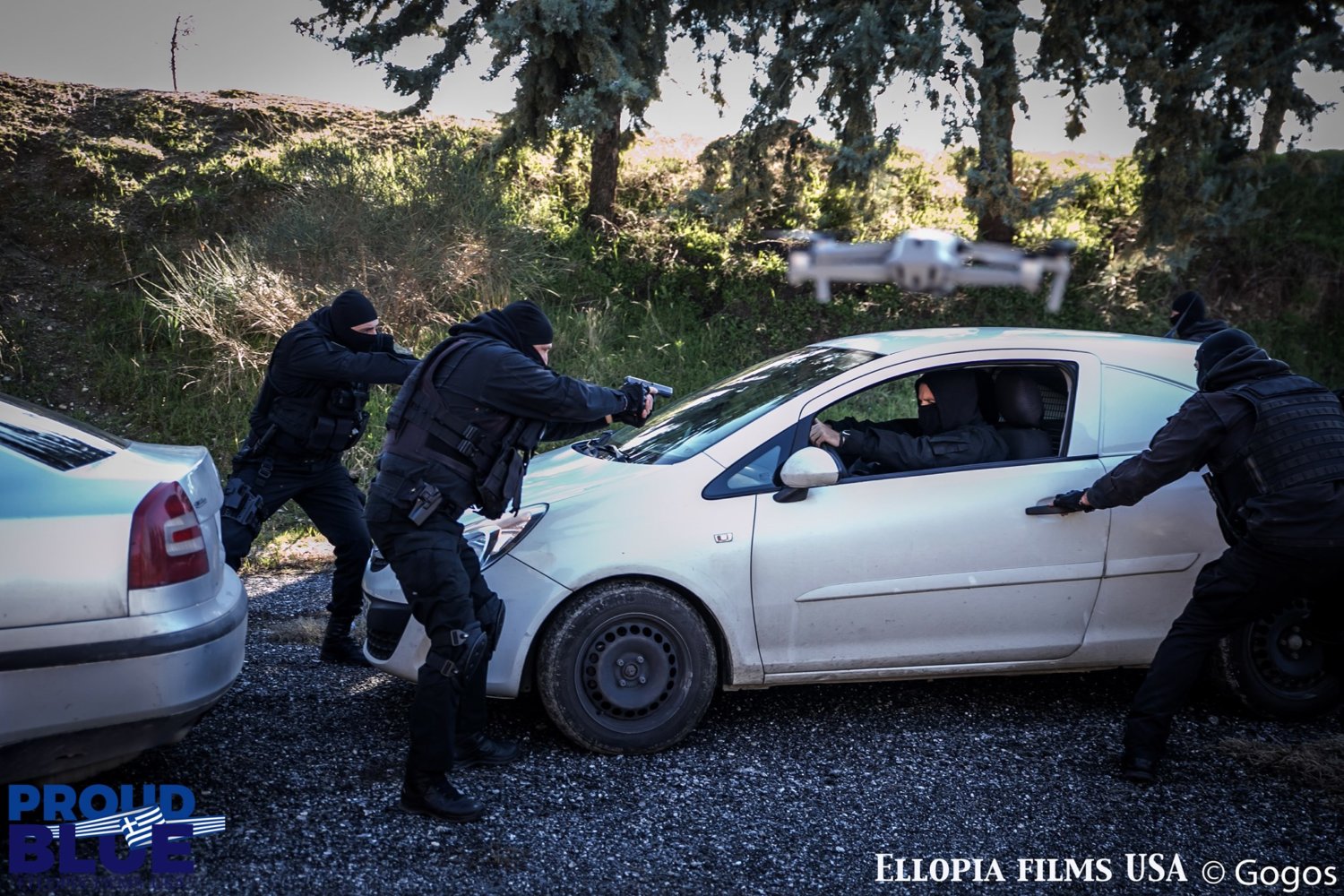 Λάρισα: Με το δάχτυλο στη σκανδάλη – Τι συμβαίνει πίσω από τις εικόνες που κόβουν την ανάσα (pics)