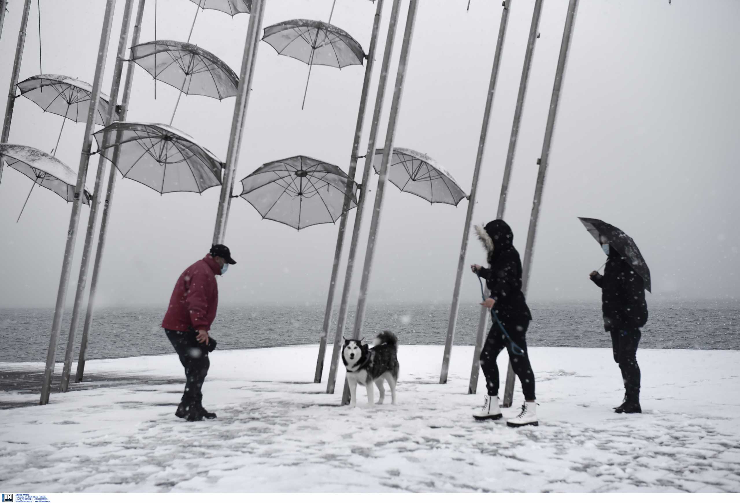 Καιρός – Θεσσαλονίκη: Επιστρέφει το ρεύμα στις περιοχές που κόπηκε – Συνεχίζεται η χιονόπτωση