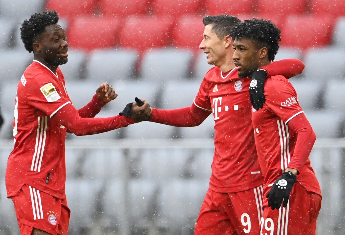 Soccer Football - Bundesliga - Bayern Munich v SC Freiburg - Allianz Arena, Munich, Germany - January 17, 2021 Bayern Munich's Robert Lewandowski celebrates scoring their first goal with Robert Lewandowski and Kingsley Coman Pool via REUTERS