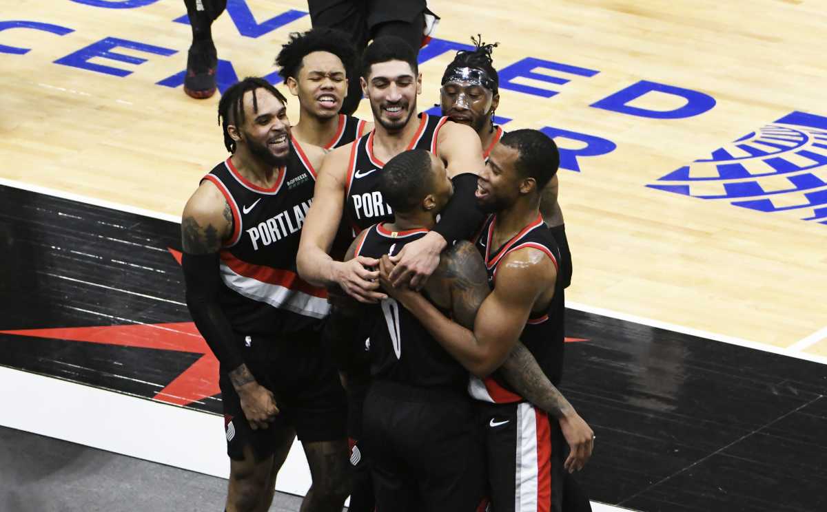 NBA: Οι Λέικερς «άλωσαν» τη Βοστώνη – Απίστευτο «buzzer beater» και νίκη οι Μπλέιζερς (video)