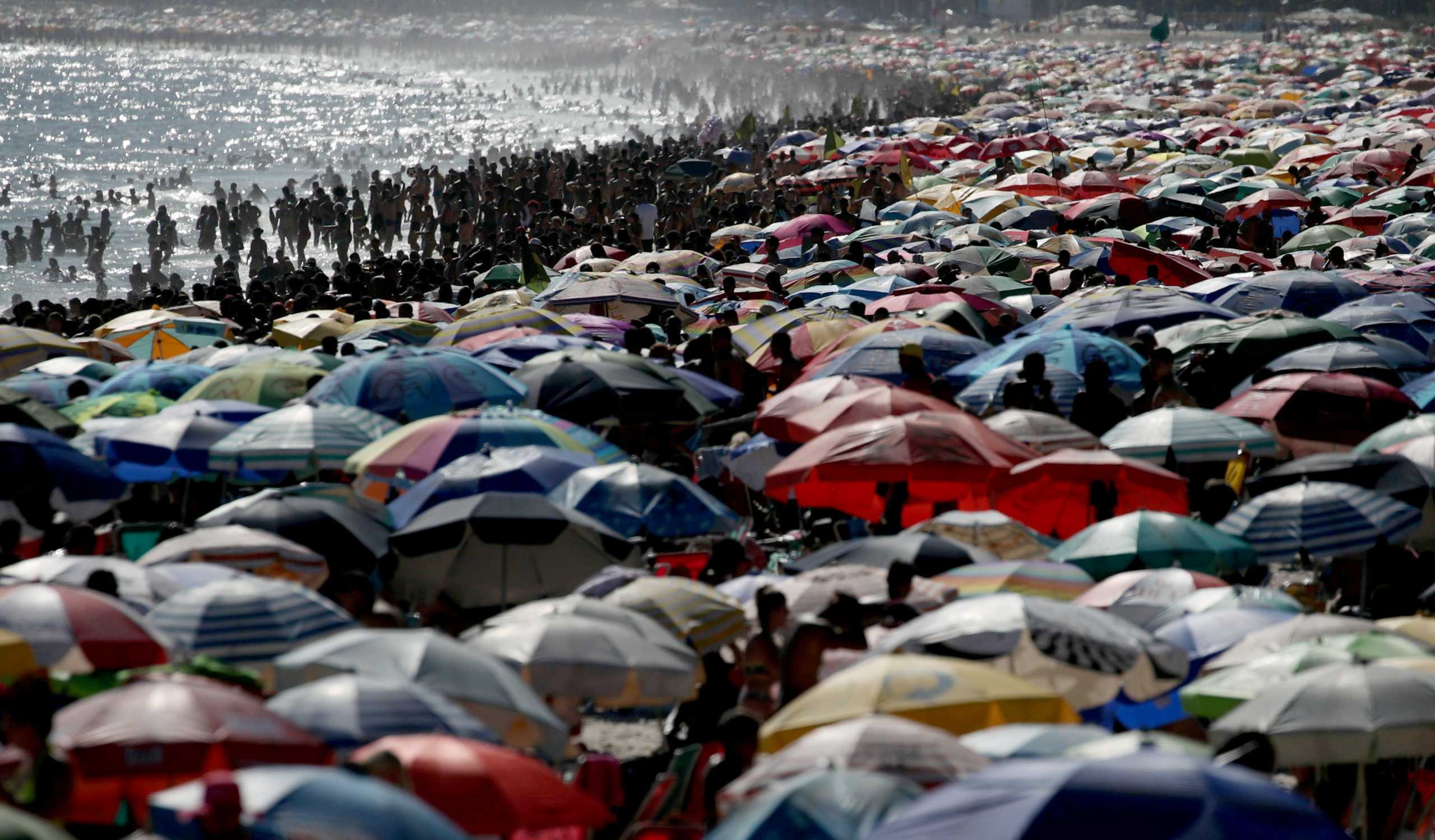 People enjoy Ipanema beach amid the coronavirus disease (COVID-19) outbreak, Rio de Janeiro, Brazil, January 17, 2021. REUTERS
