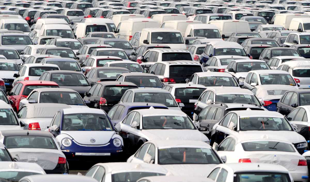 FILE PHOTO: New cars are parked at a dockyard in Grimsby, northern England, January 30, 2009. REUTERS