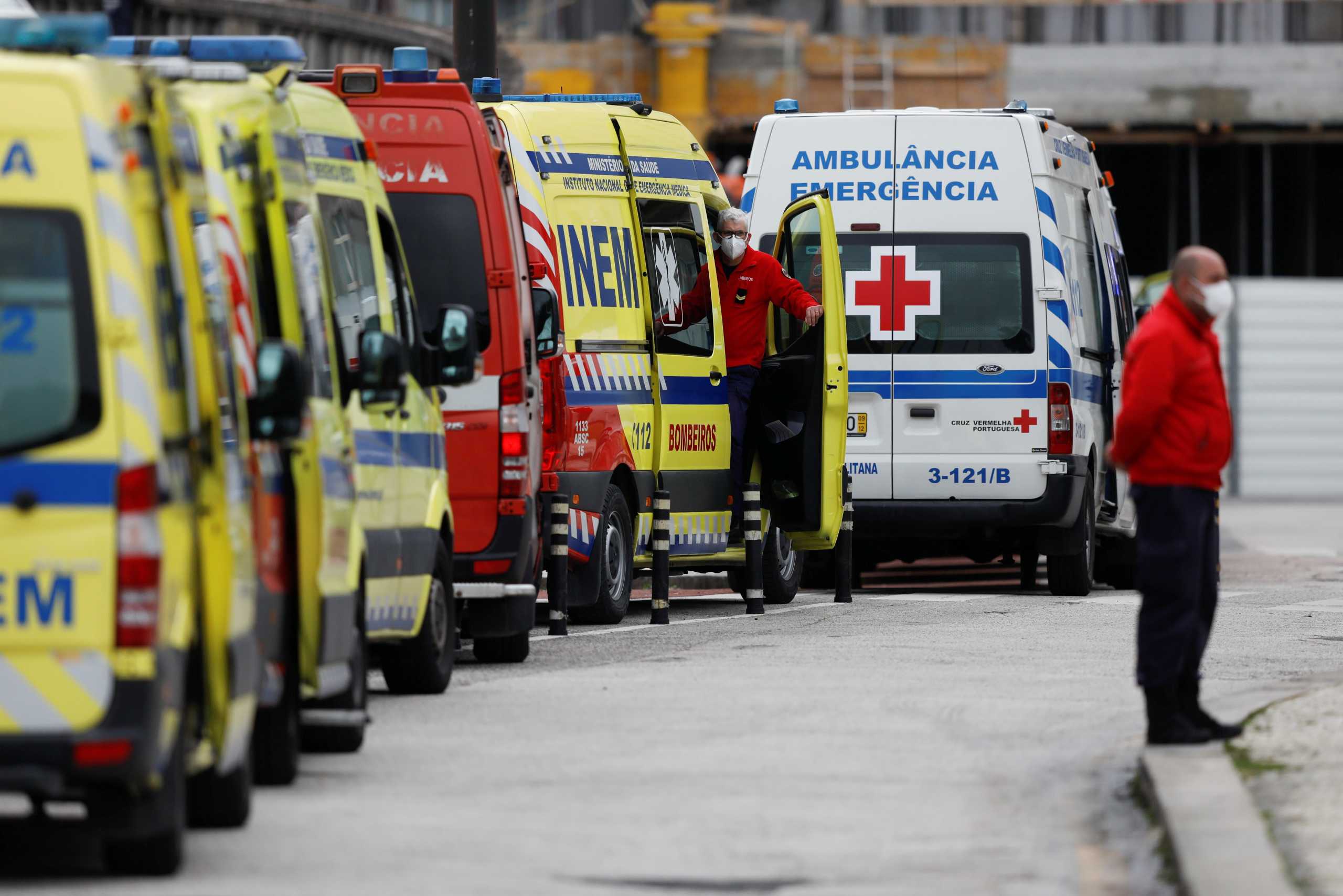 Ambulances carrying patients with the coronavirus disease (COVID-19) are queued outside the Santa Maria Hospital, as the coronavirus disease (COVID-19) outbreak continues, in Lisbon, Portugal, January 22, 2021. REUTERS