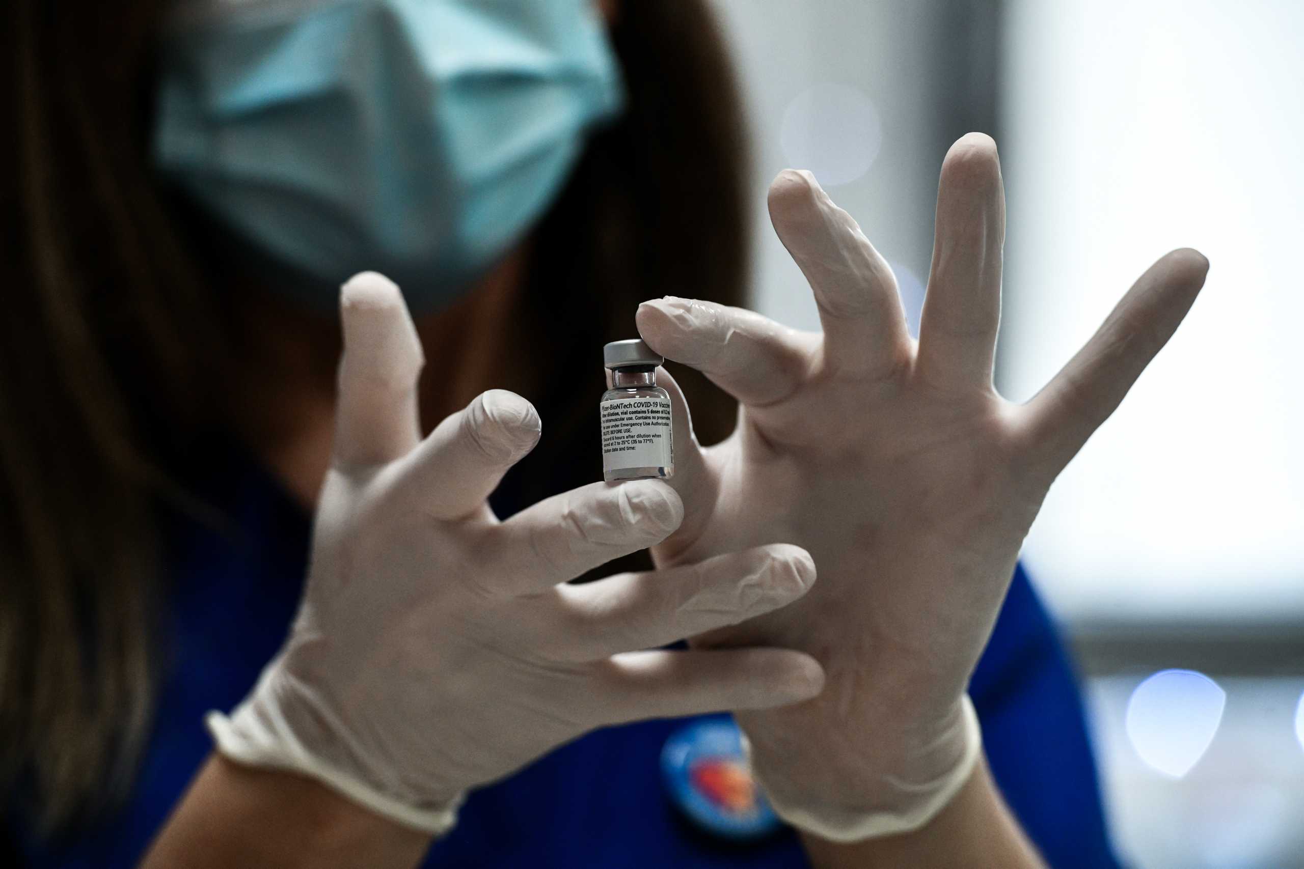 Εμβολιασμός: Φτάνουν τα εμβόλια στη Μυτιλήνη