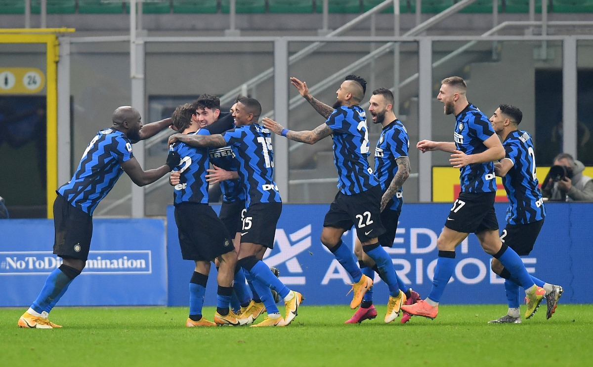 Soccer Football - Serie A - Inter Milan v Juventus - San Siro, Milan, Italy - January 17, 2021 Inter Milan's Nicolo Barella celebrates scoring their second goal with teammates REUTERS