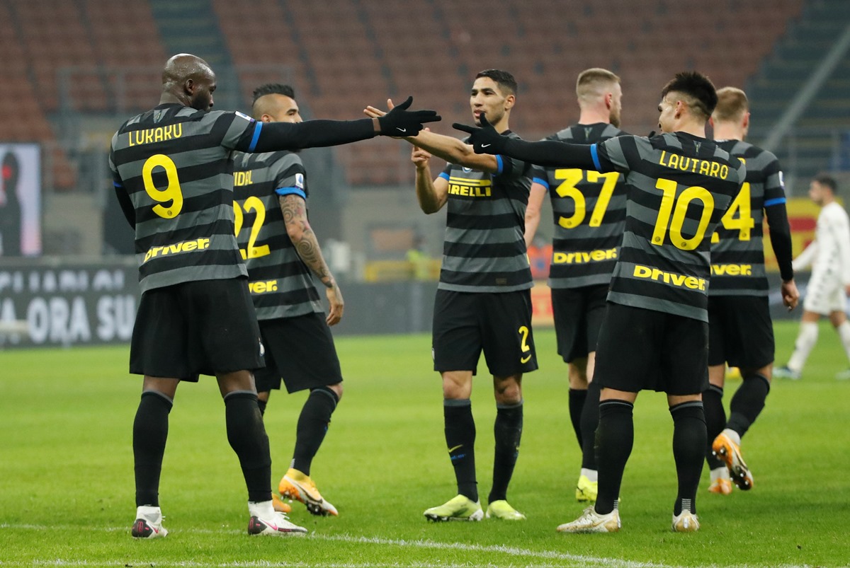 Soccer Football - Serie A - Inter Milan v Benevento - San Siro, Milan, Italy - January 30, 2021 Inter Milan's Romelu Lukaku celebrates scoring their third goal with teammates REUTERS