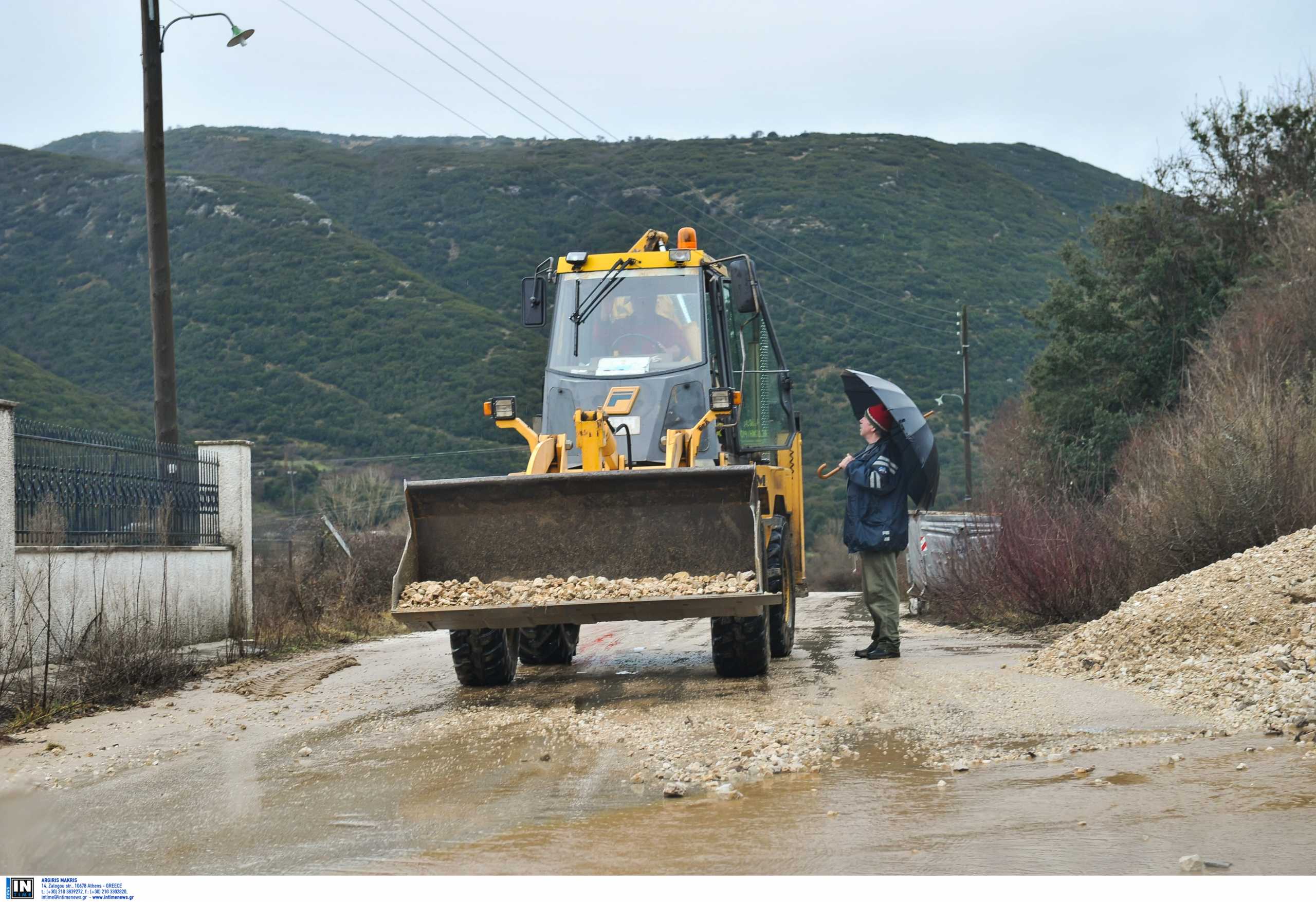 Προβλήματα από τη δυνατή βροχή στο ορεινό επαρχιακό δίκτυο της Ηπείρου