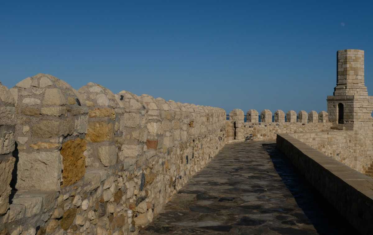 Κουλές Απτέρας: Το φρούριο δίπλα στο χωριό – φάντασμα της Κρήτης