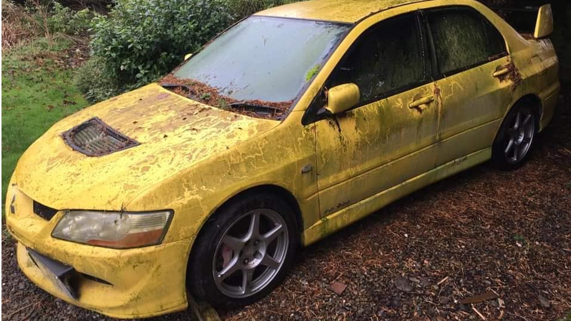 Ποιος εγκαταλείπει ένα Mitsubishi Evo VIII στη μοίρα του; [pics]