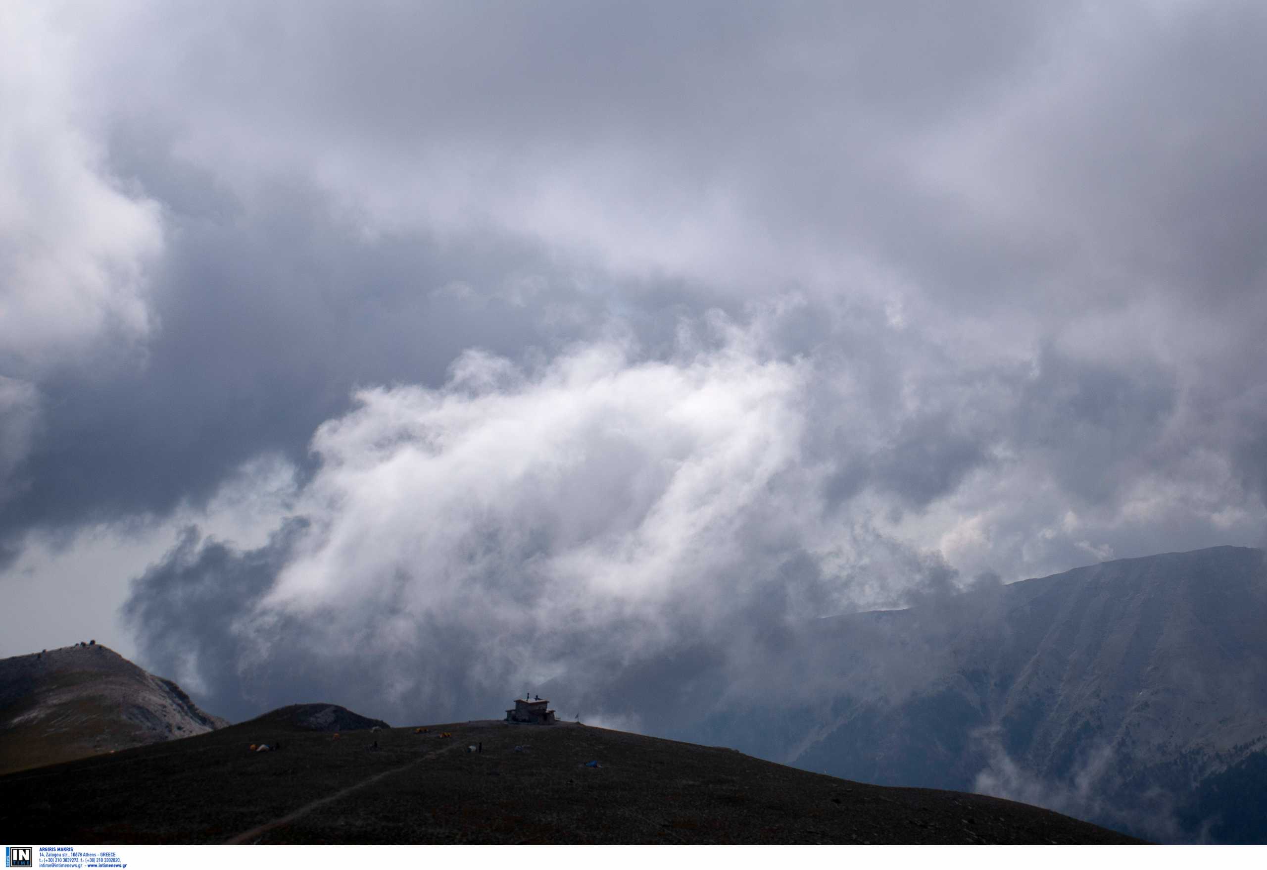 Τραγωδία στον Όλυμπο: Νεκροί οι δύο ορειβάτες από τη χιονοστιβάδα – Προσπαθούν να τους μεταφέρουν