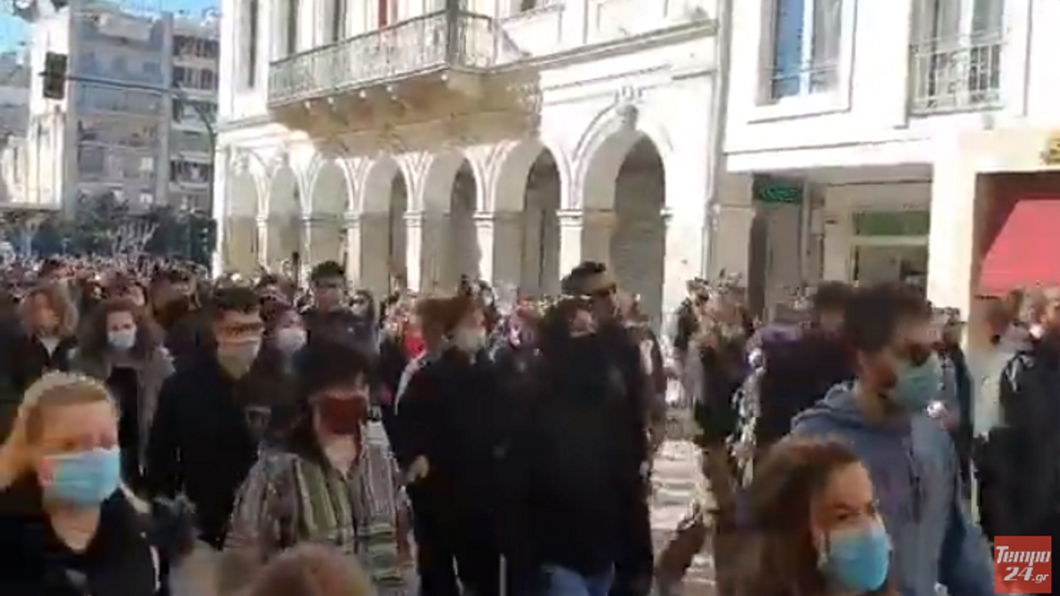 Πάτρα: Πανεκπαιδευτικό συλλαλητήριο – Κλειστοί δρόμοι και ισχυρή αστυνομική παρουσία (pics, video)