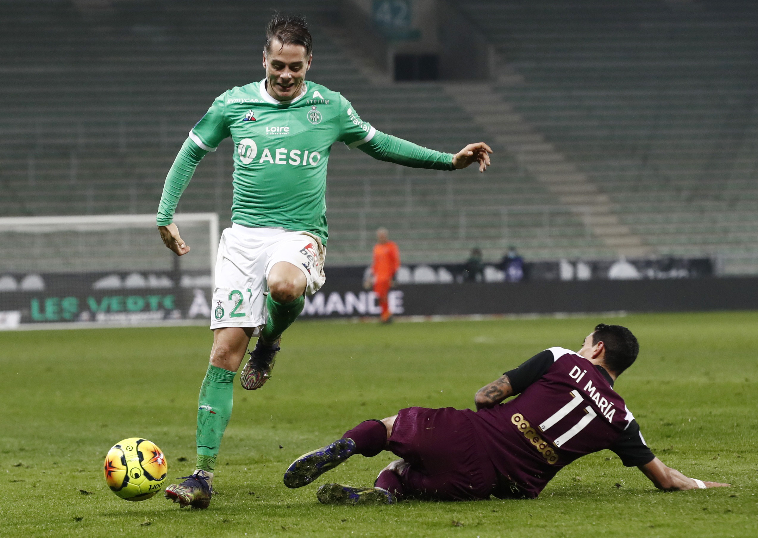 Soccer Football - Ligue 1 - AS Saint-Etienne v Paris St Germain - Stade Geoffroy-Guichard, Saint-Etienne, France - January 6, 2021 AS Saint Etienne's Romain Hamouma in action with Paris St Germain's Angel Di Maria REUTERS