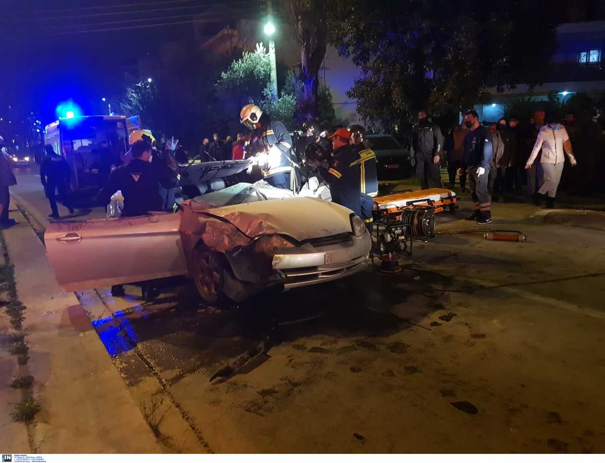Σοβαρό τροχαίο στην Καλογρέζα – Πυροσβέστες απεγκλώβισαν τον οδηγό
