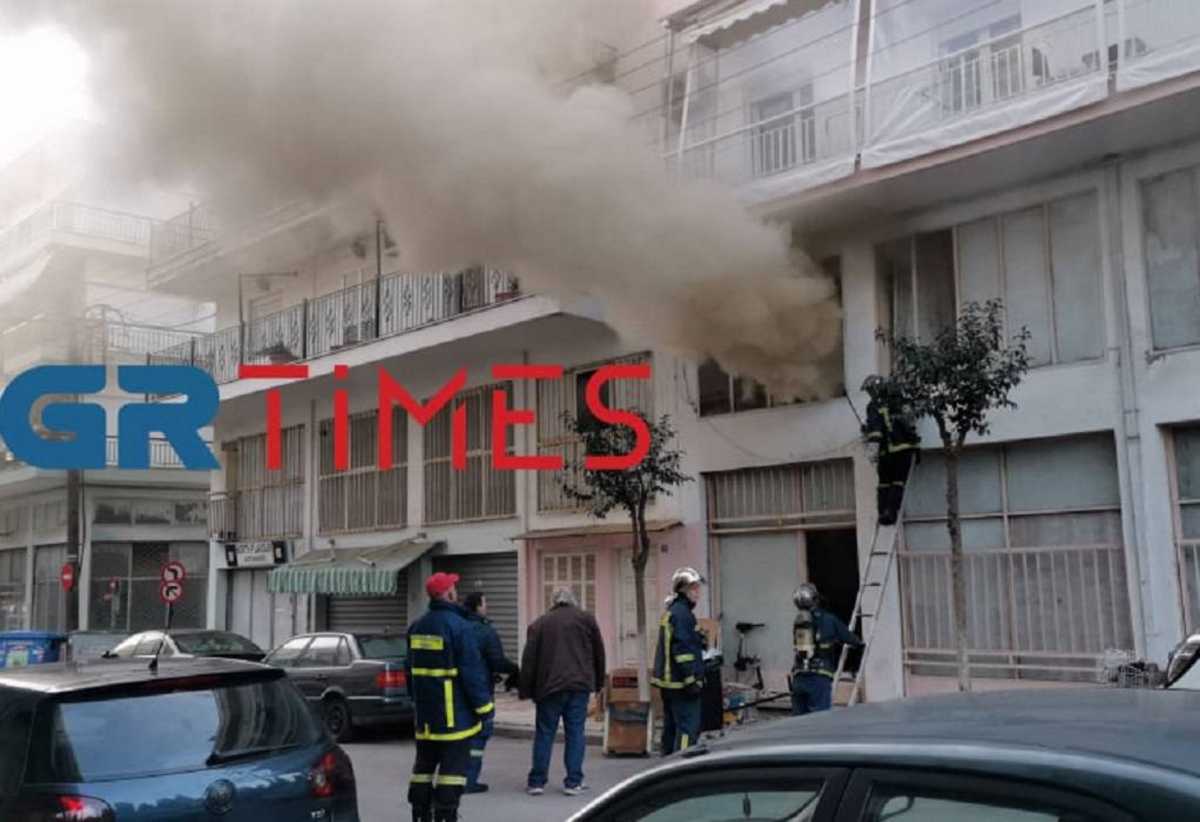 Θεσσαλονίκη: Φωτιά σε αποθήκη ρουχισμού (pics, video)