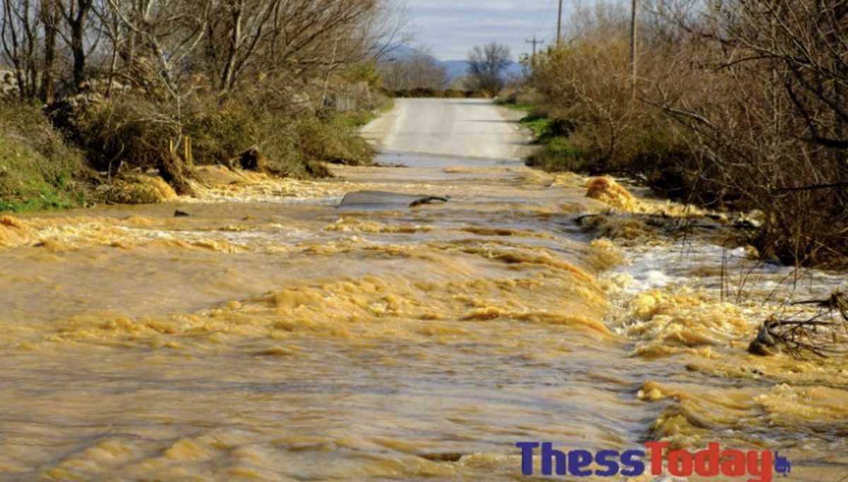 Καιρός – Σίνδος Θεσσαλονίκης: Κλειστοί δρόμοι, πλημμύρες και μπάζα (pics, video)