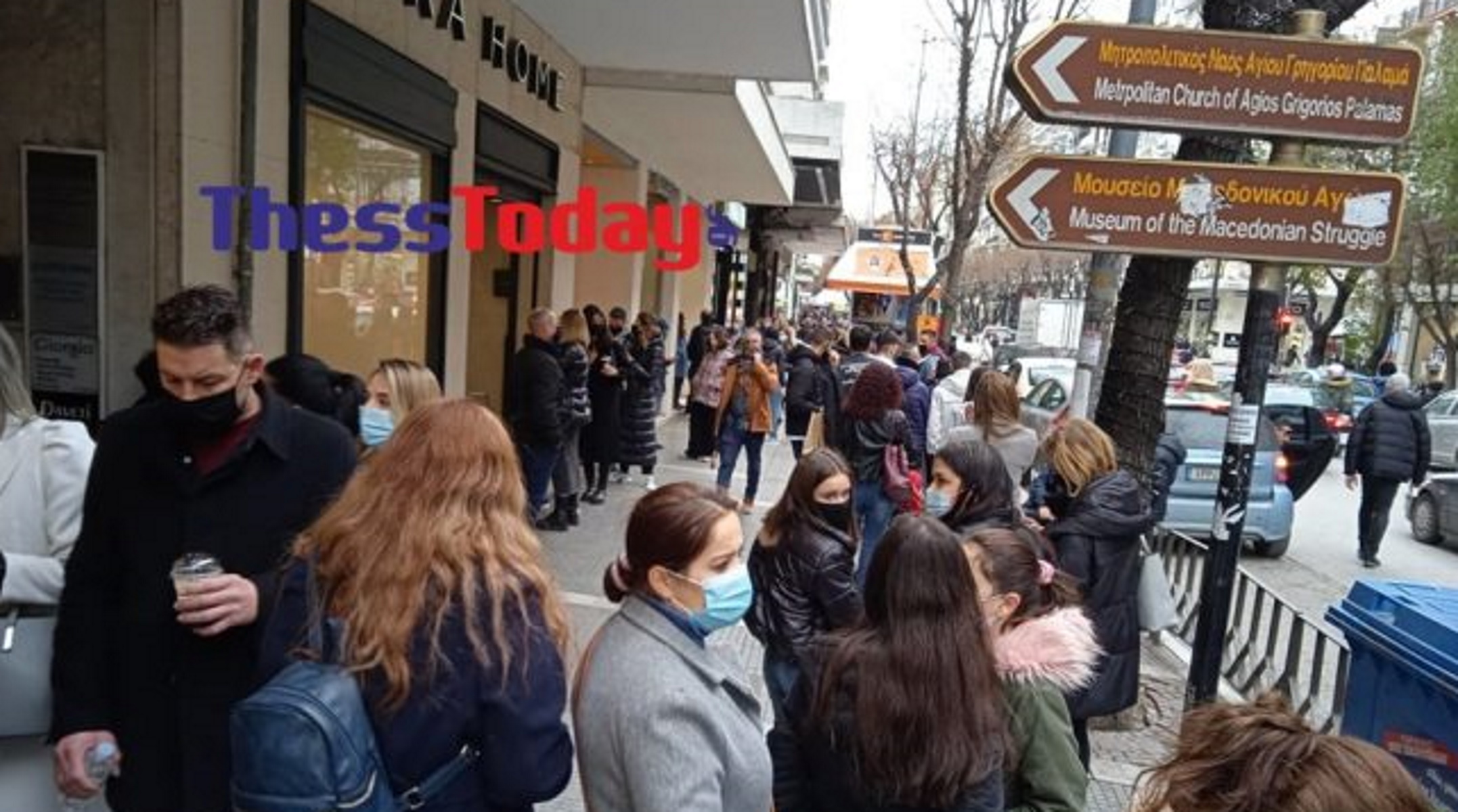 Θεσσαλονίκη: Κοσμοπλημμύρα στην αγορά – Εντατικοί έλεγχοι για SMS (pics)