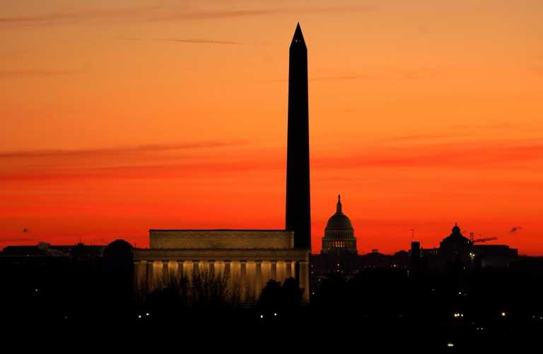 ΗΠΑ: Φόβος νέων επεισοδίων ενόψει ορκωμοσίας Μπάιντεν – Κλείνει άρον άρον το Μνημείο του Ουάσινγκτον