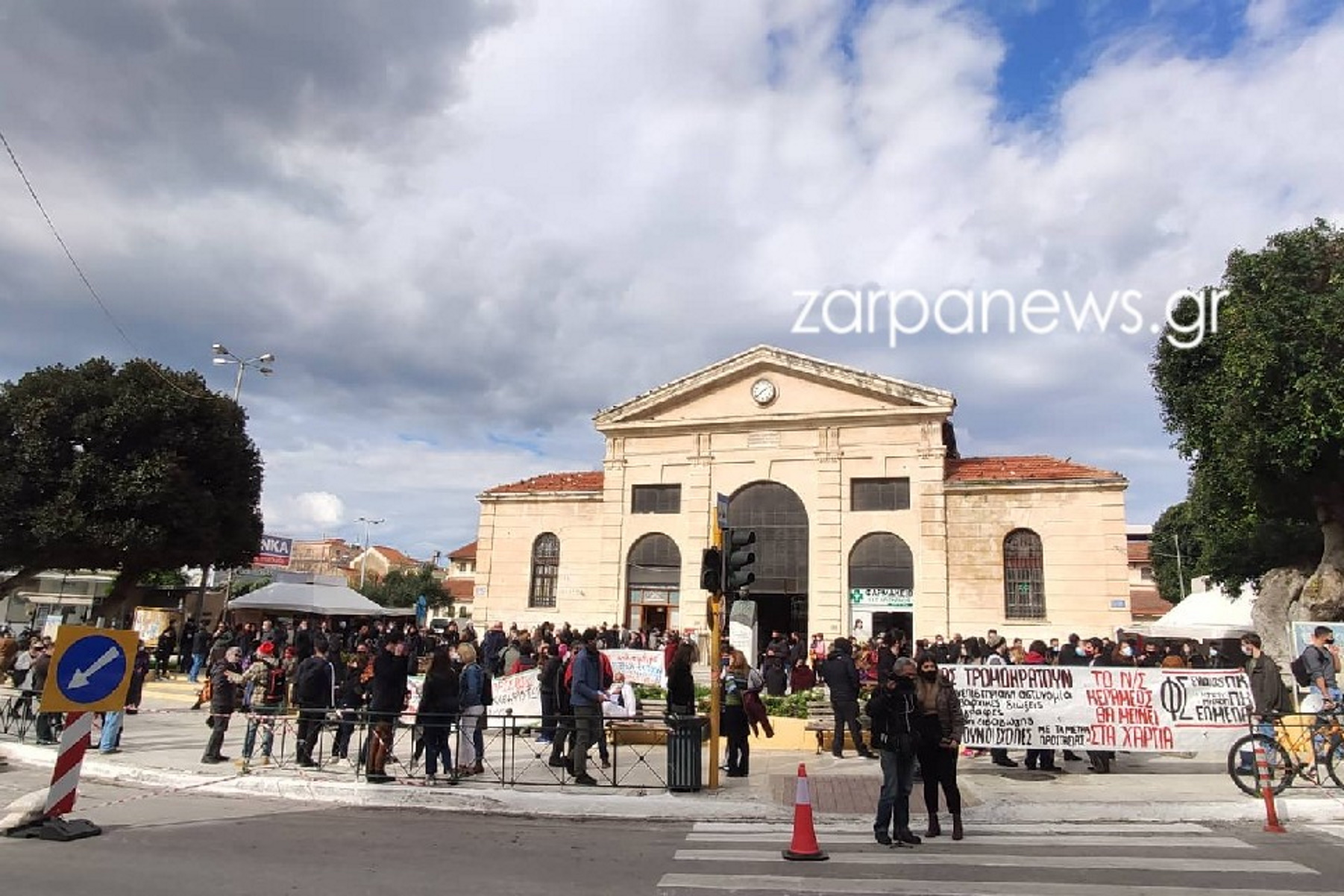 Πανεκπαιδευτικό συλλαλητήριο στα Χανιά: «Αν θέλουν να δουν συνωστισμό ας έρθουν στα σχολεία» (pics, video)