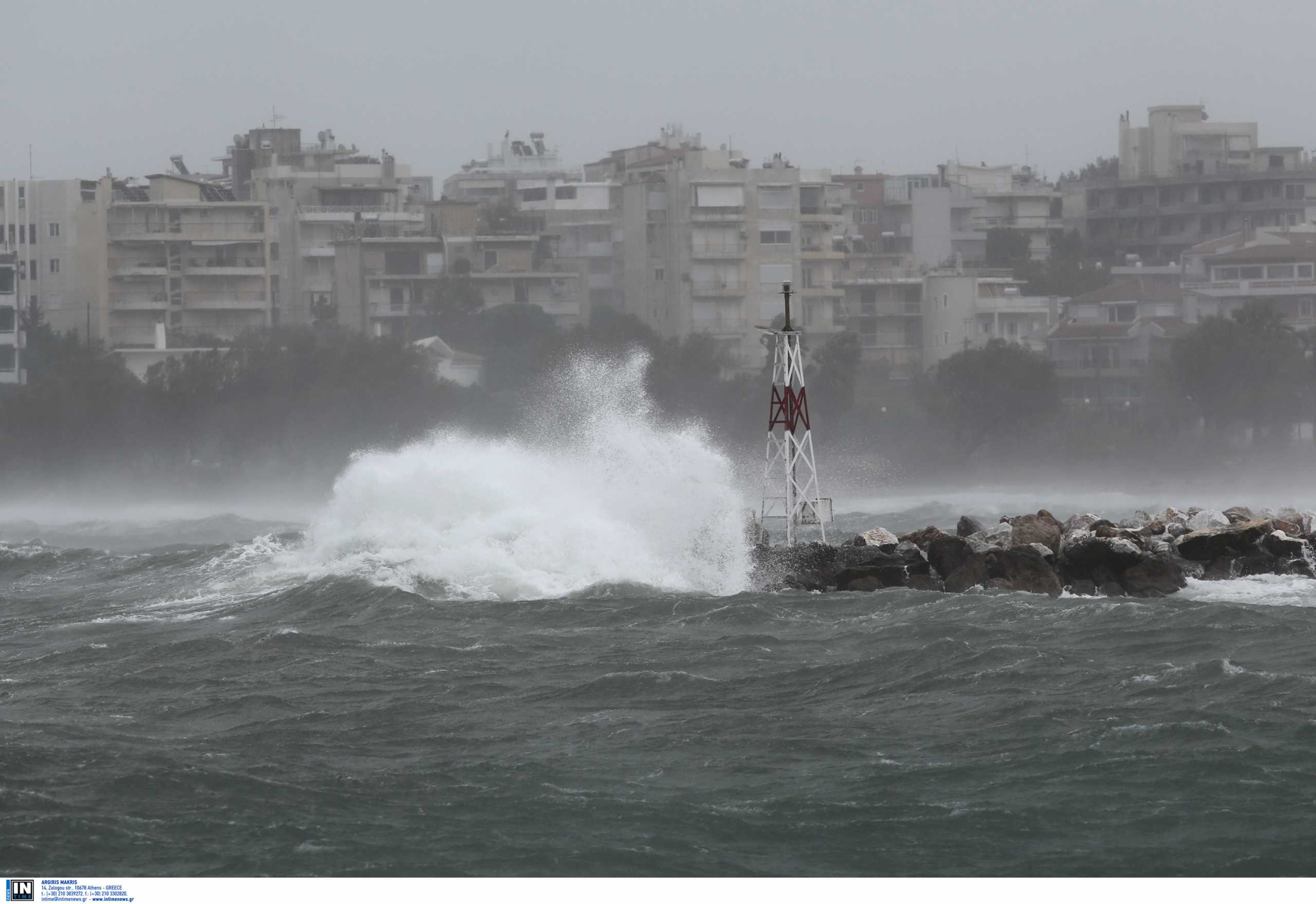 Καιρός σήμερα: Τοπικές βροχές και σποραδικές καταιγίδες – Βόρειοι άνεμοι 8 μποφόρ