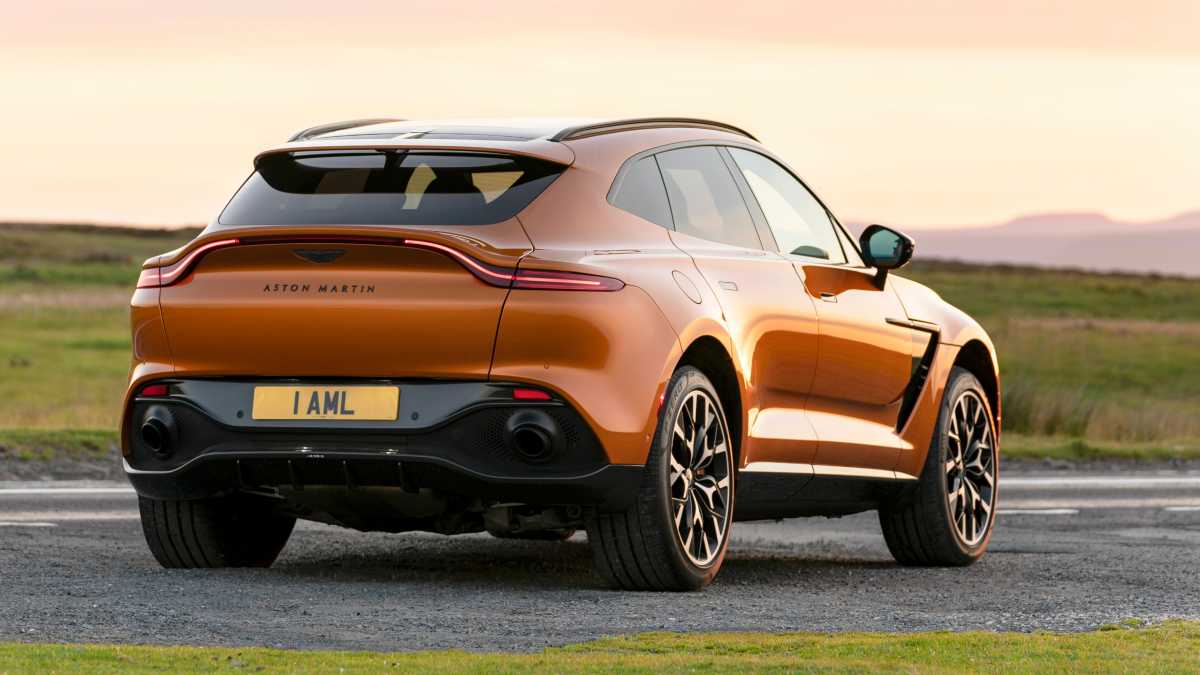 Ανάκληση Aston Martin DBX γιατί ξέχασαν να βάλουν αφρό στην οροφή