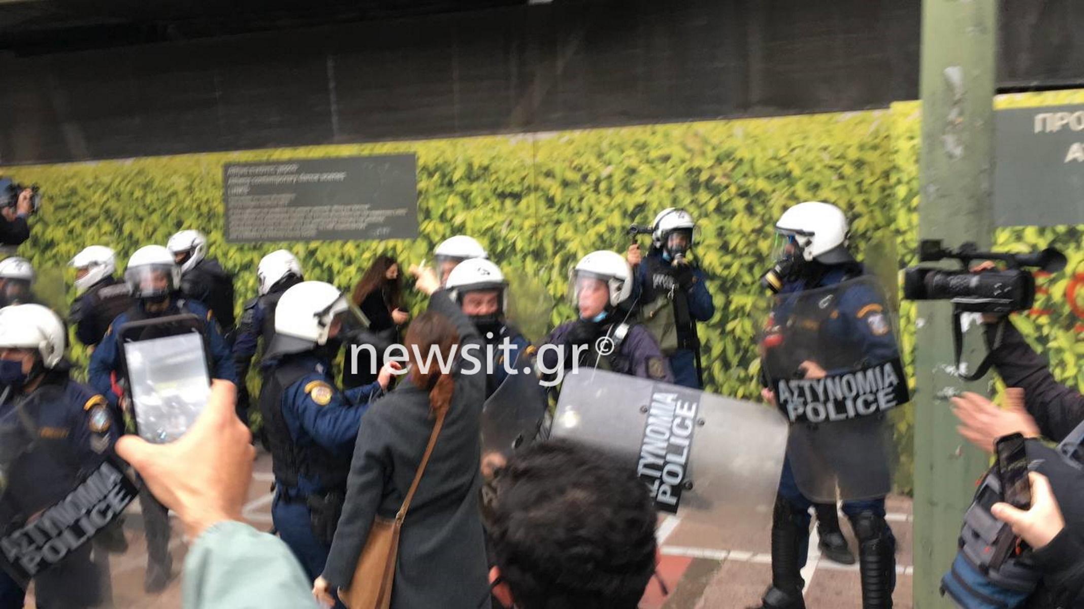 Ένταση στο κέντρο της Αθήνας με υποστηρικτές του Κουφοντίνα (pics, video)