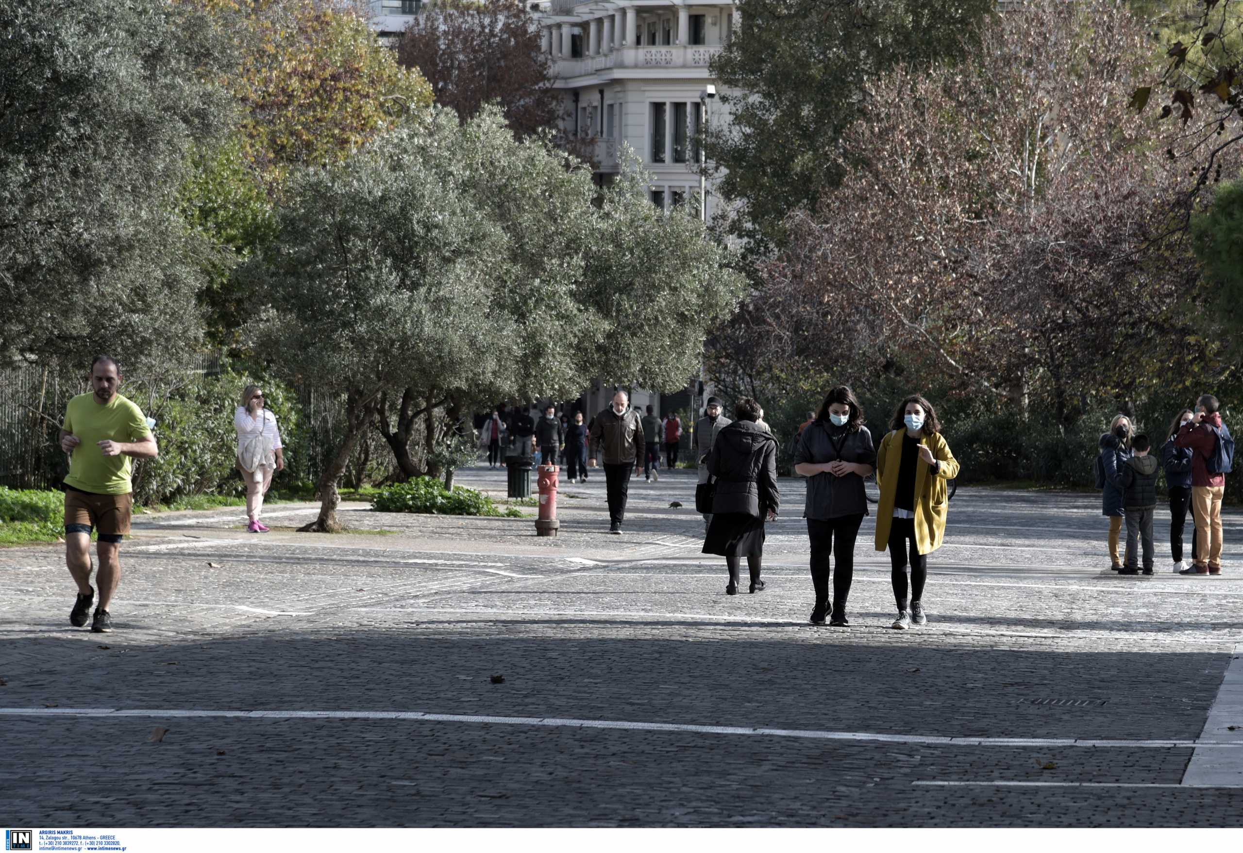 Κορονοϊός: Η εύθραυστη ισορροπία της Αττικής – Οι κόκκινες περιοχές και η κατάσταση στα νοσοκομεία