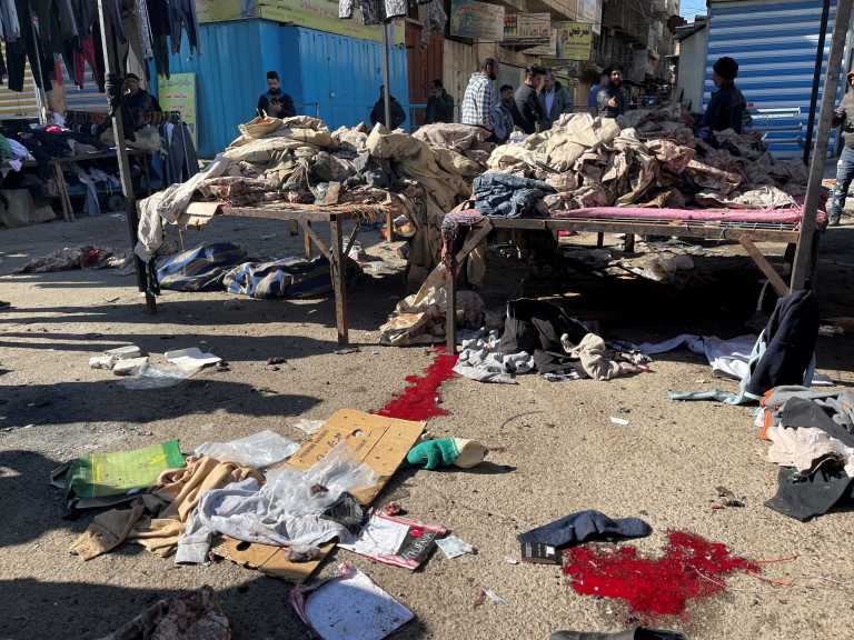 Λουτρό αίματος στη Βαγδάτη: Εικόνες σοκ από την πολύνεκρη επίθεση αυτοκτονίας